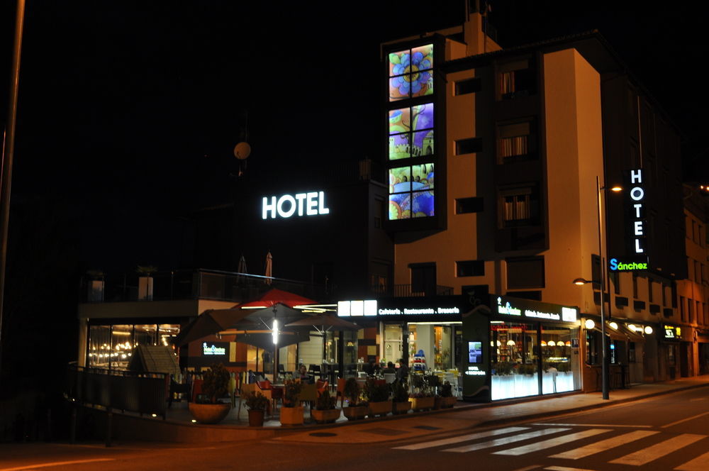 Hotel Sanchez Aínsa Eksteriør billede